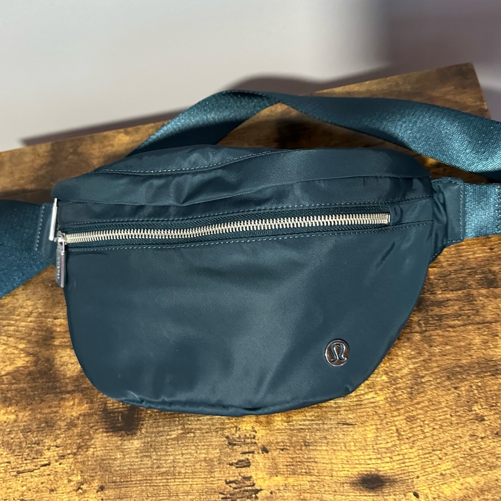 Lululemon Belt bag - Picture 2 of 9